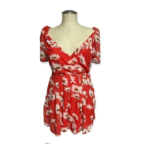 Urban outfitters lola romper poppy red daisy v-neck faux wrap smocked back, med - Picture 5 of 14